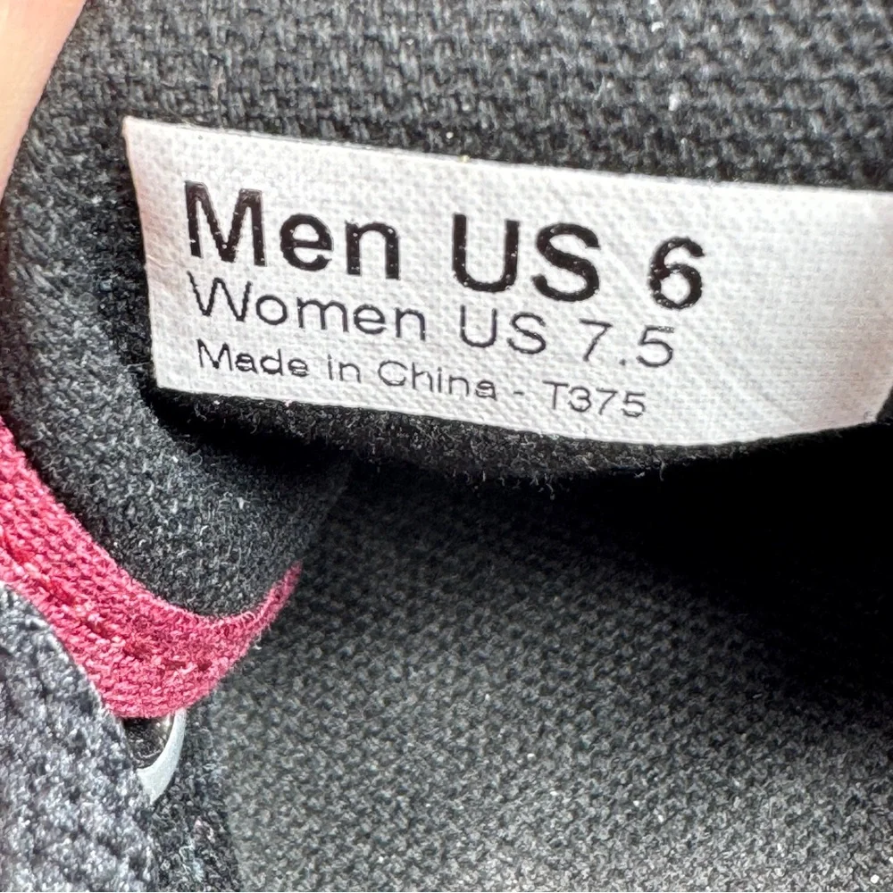 Van Authentic Canvas Low Top Lace Up Sneakers Burgundy Red 7.5 Women 6 Men‎
